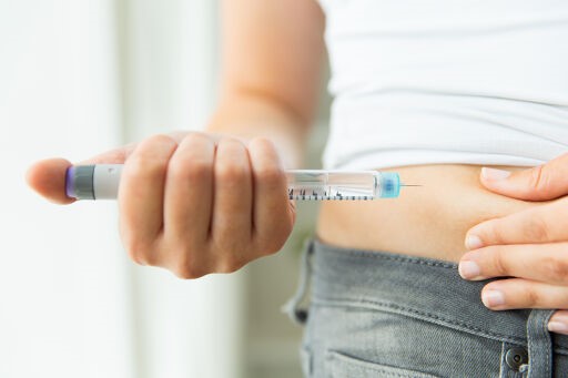 Empagliflozina ou Insulina? Qual das duas terapias, em associação com outros antidiabéticos orais, promove melhor controle glicêmico no DM2