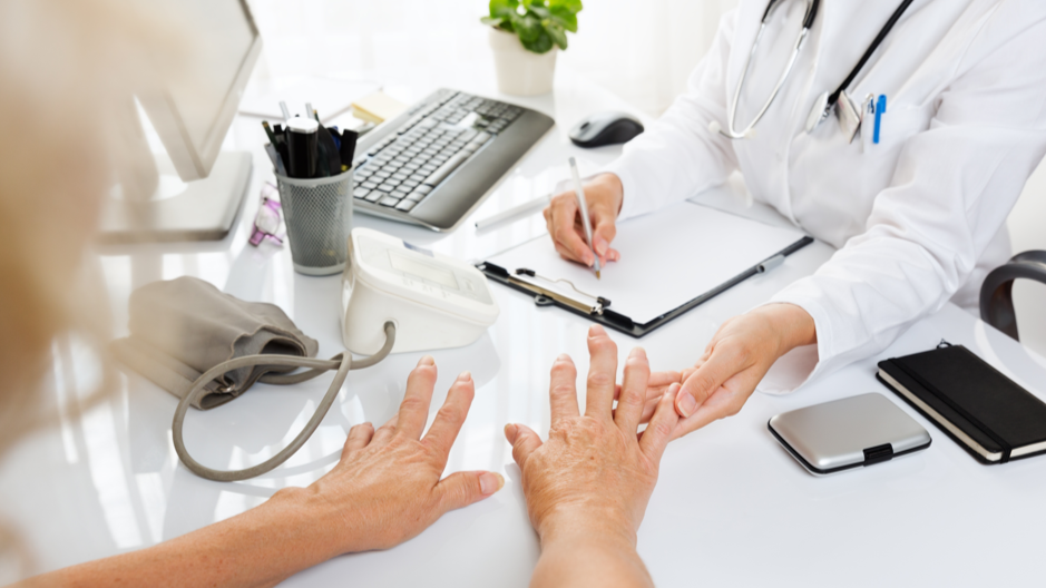 Inibição da PDE4B como estratégia de tratamento para doenças pulmonares intersticiais associadas a doenças reumáticas