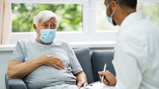 Os efeitos da empagliflozina na ICFEr variam com a idade? É seguro usar em idosos?